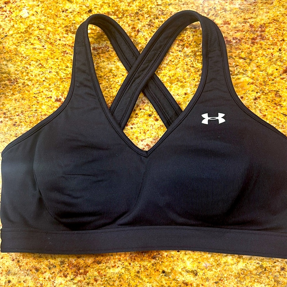 UNDER ARMOUR BLACK SPORTS BRA WITH WHITE LOGO SIZE MEDIUM 34–36, LIGHT PADDING